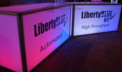 Mesas modulares a medida para convenciones y ferias