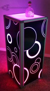 e18 x 42 Mesa modular con logotipos circulares