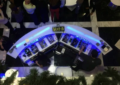 Signature 62 Curved Portable Bar Setup bei einer professionellen Veranstaltung