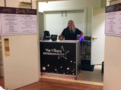 48 Tragbarer Bartisch 48 Tragbarer Bartisch